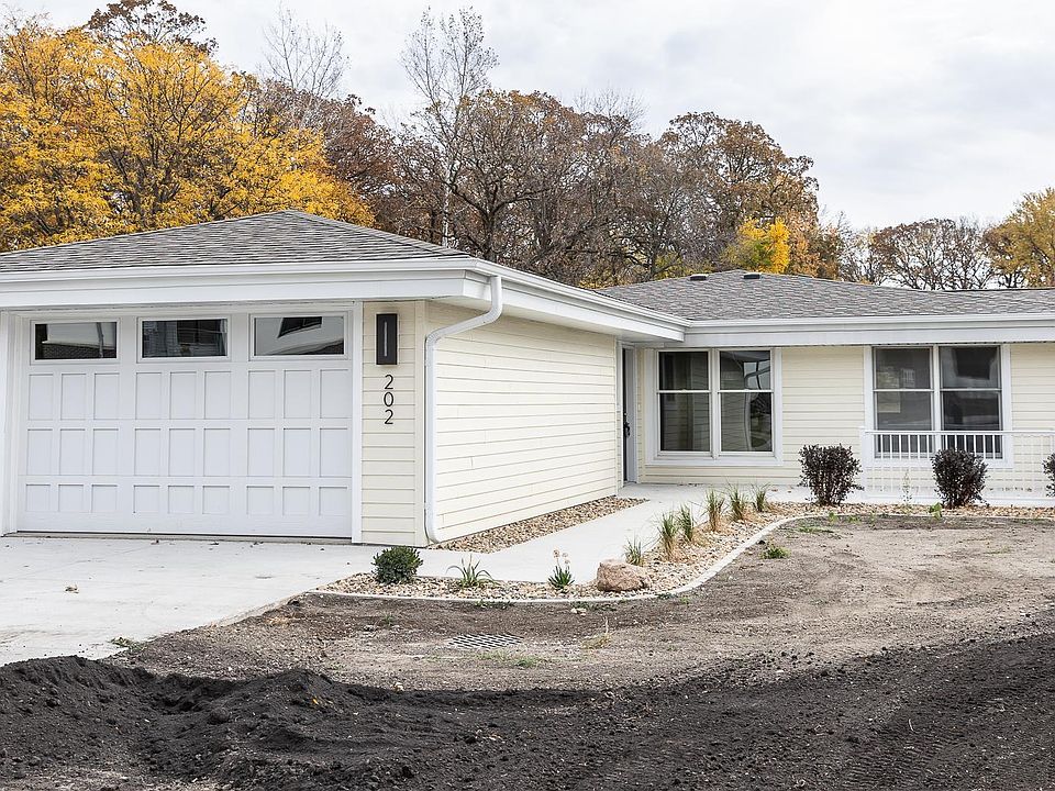 1st image of 202 Glen Oaks Dr