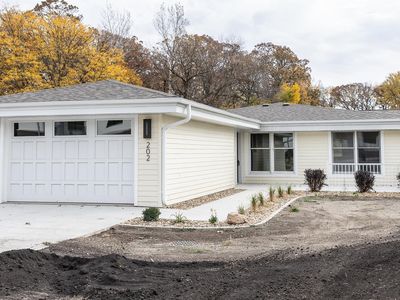 202 Glen Oaks Dr, Clear Lake, IA, 50428