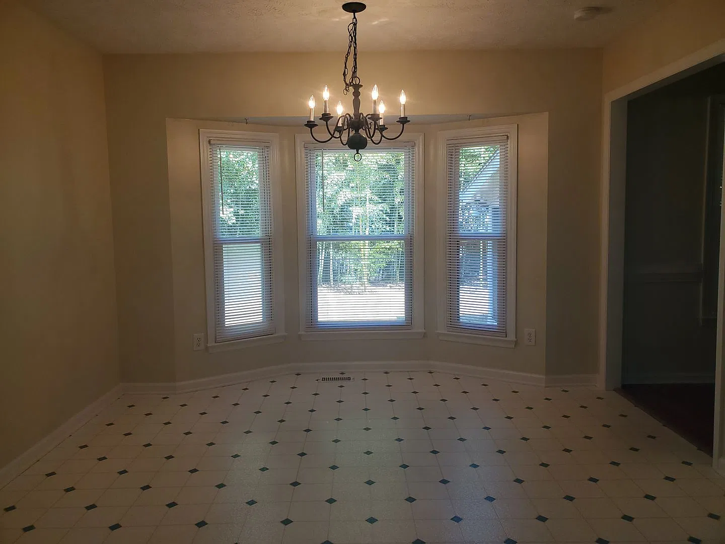 5313 Pringle Way ~ Brightmoor — Photo 4