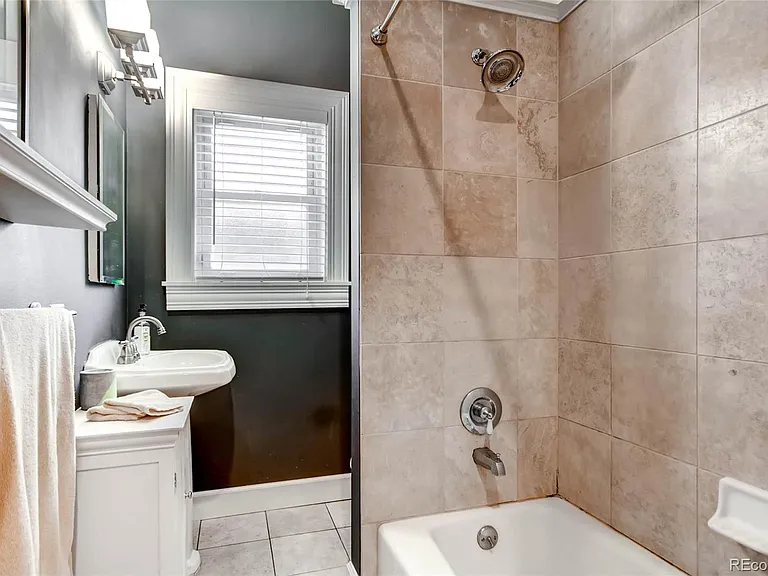808 S Logan St — Photo 12