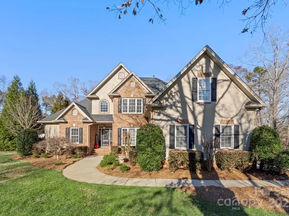 5752 Natoma Rd, Lake Wylie, SC 29710