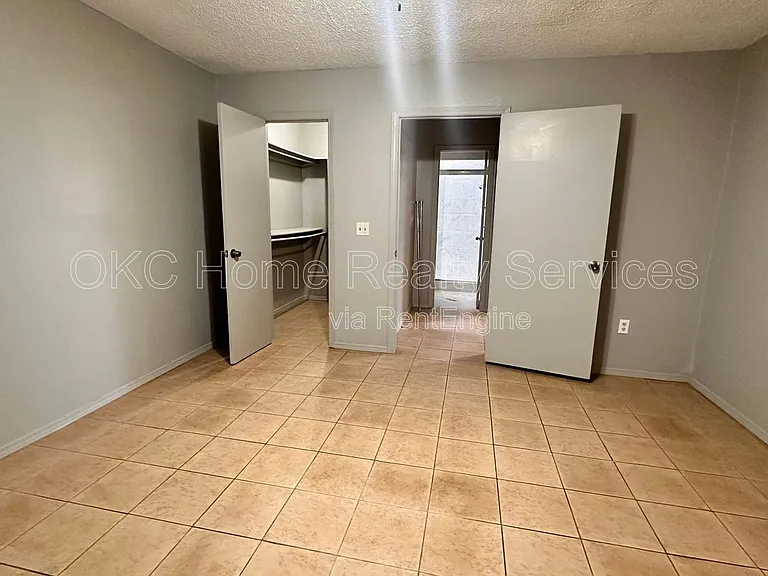 6715 Lyrewood Ln — Photo 17