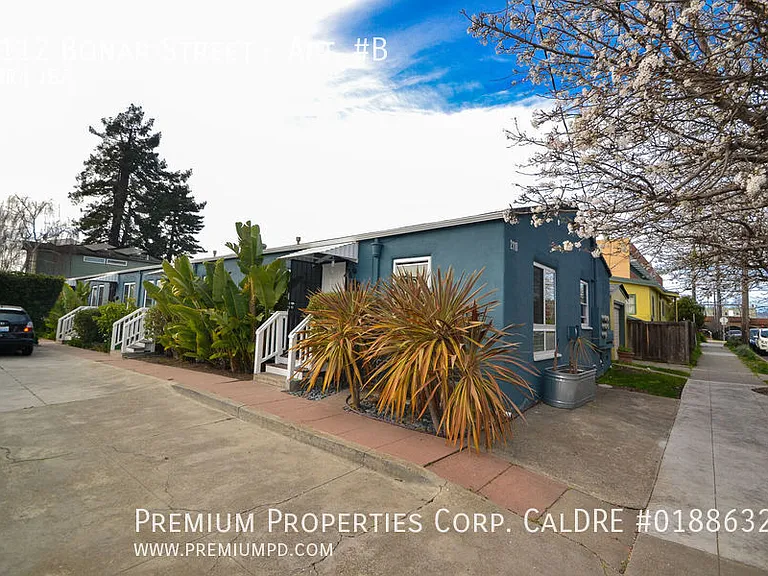 2112 Bonar St #B — Photo 16