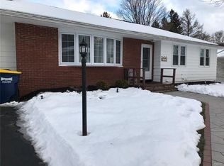 109 Hawthorne Dr, Camillus, NY 13031