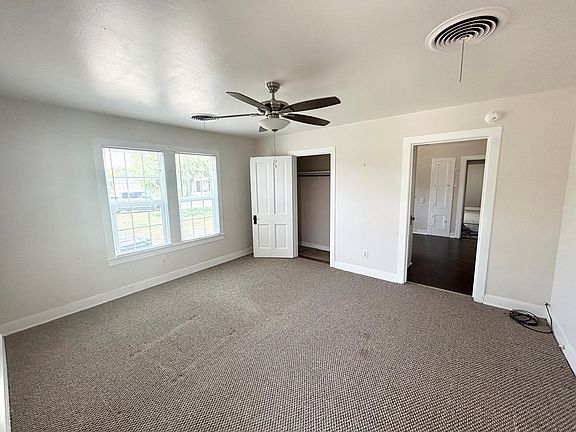 4th image of 1532 W Avenue D