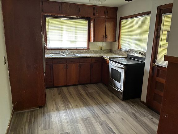 4th image of 2414 Osage St