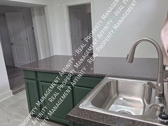 5th image of 453 E Dison Ave