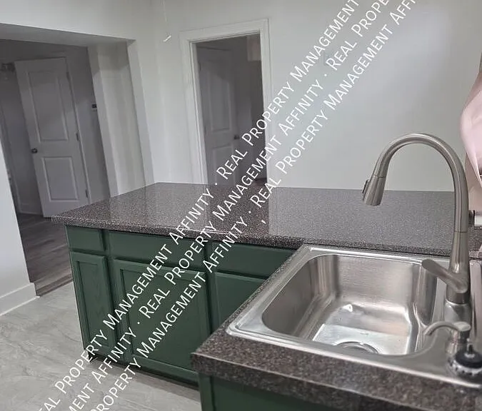 453 E Dison Ave — Photo 5