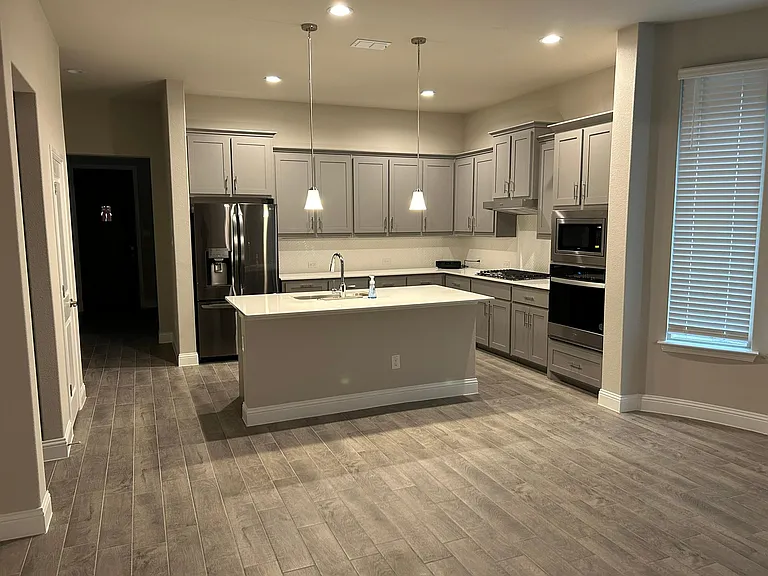 2032 Windsor Dr — Photo 4