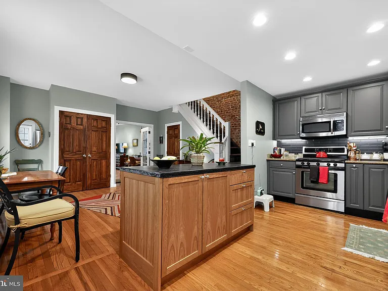 2100 E Dauphin St — Photo 12