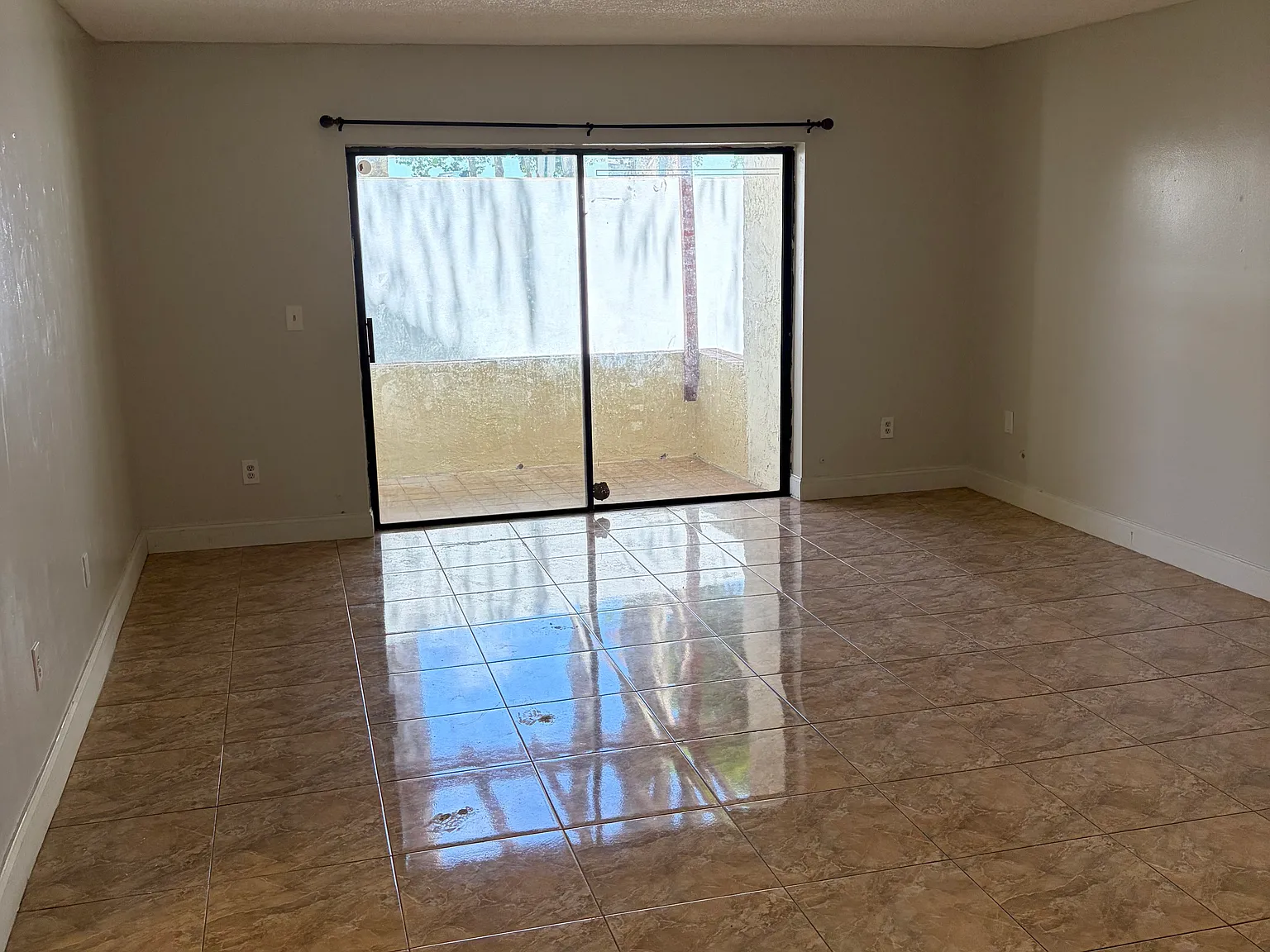 2 bed, 1055 sqft, $2,100 — Photo 2