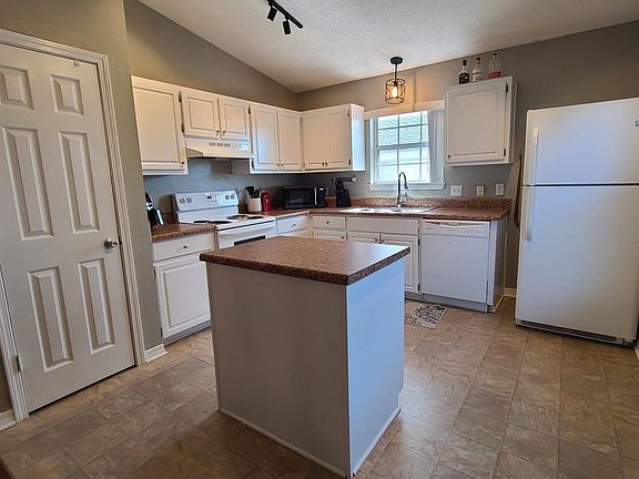 2nd image of 1429 Greystone Dr