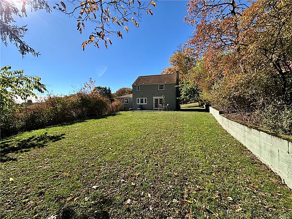 4th image of 452 Woodland Rd