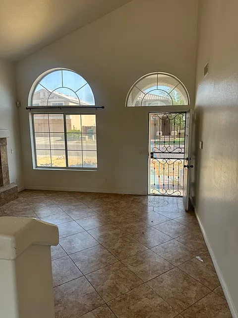 4 bed, 2272 sqft, $3,000 — Photo 3