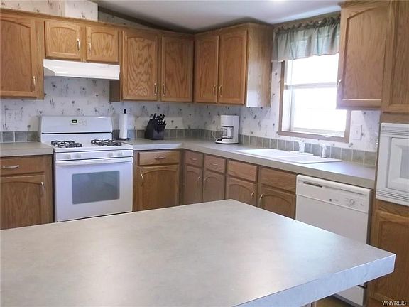 2nd image of 1090 Brookwood Dr