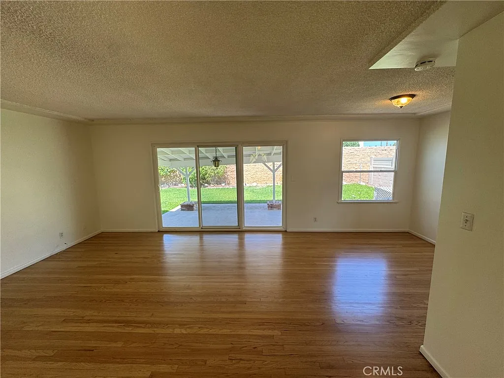3 bed, 1253 sqft, $3,700 — Photo 3