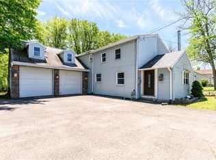 1358 Island Cottage Rd, Rochester, NY 14612