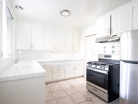 2nd image of 839 S Plymouth Blvd #4ba65a379