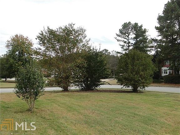 3rd image of 3842 Glenlake Dr