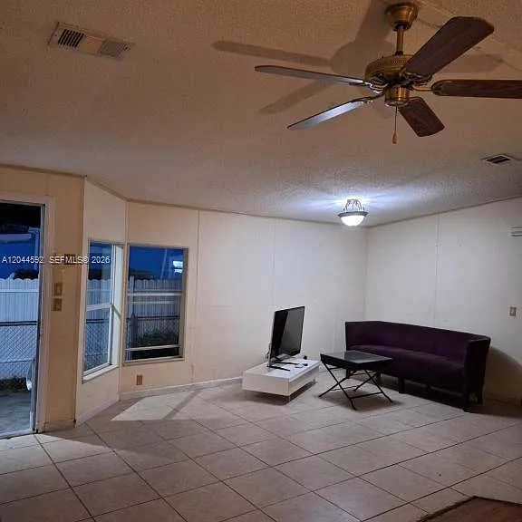 1233 SW 130th Ave #1233 — Photo 3