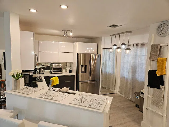 3 bed, 2.5 bath, 1386 sqft, $3,000 — Photo 3