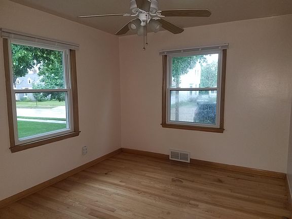 4th image of 909 Chicago Ave APT 2