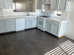 712 Coastal Ct, Los Banos, CA 93635