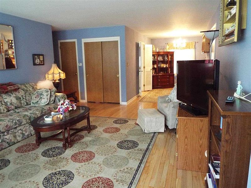 5th image of 558 DELAWARE Avenue
