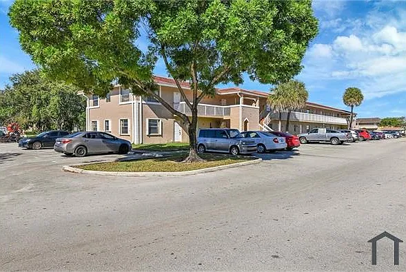 906 Twin Lakes Dr #8-J — Photo 3