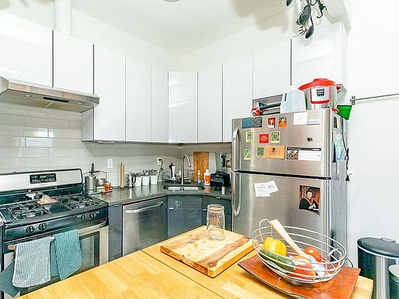 2nd image of 163A Halsey St #3AA