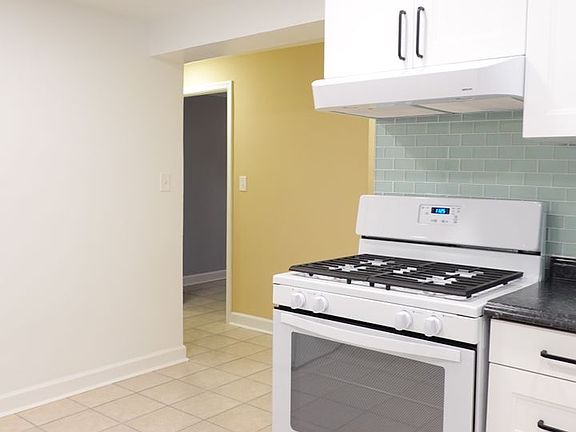3rd image of 8413 Flower Ave APT 5