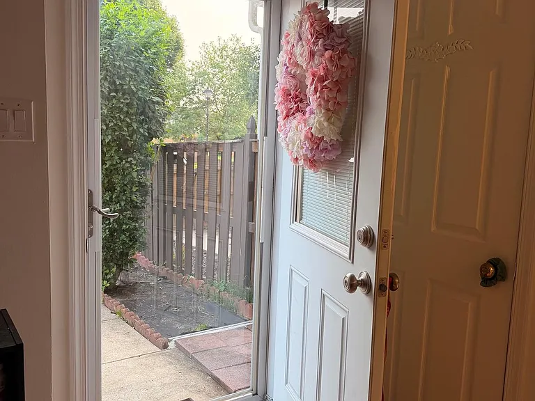 5707 Duke Ct — Photo 1