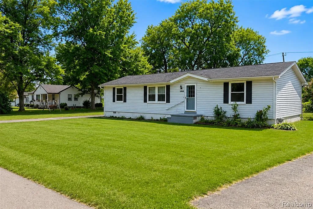 3 bed, 2.0 bath, 1200 sqft, $1,800 — Photo 4