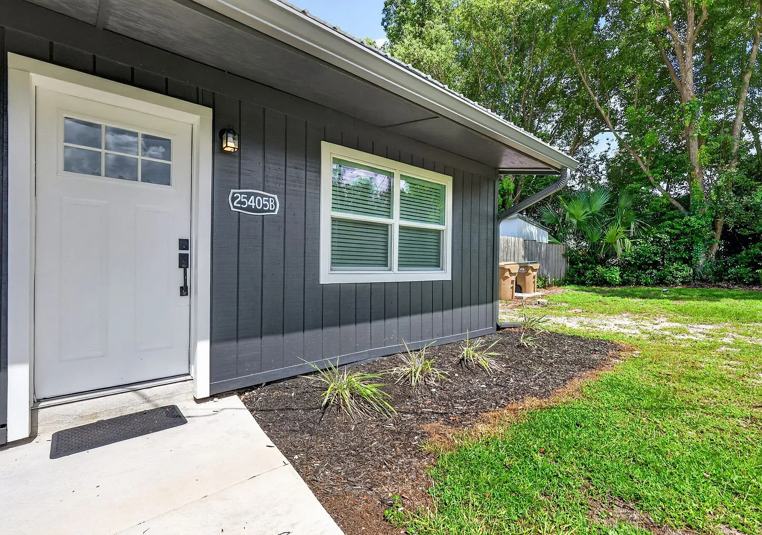 Beautifully Updated 2BR/2BA Duplex in Sorrento — Photo 4
