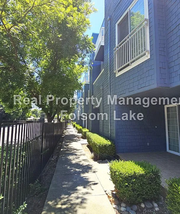 405 Harriet Ln