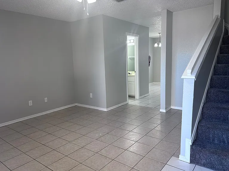 Las Violetas Apartments — Photo 75