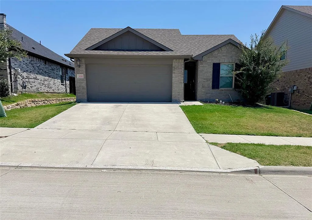 4 bed, 1731 sqft, $2,400 — Photo 1