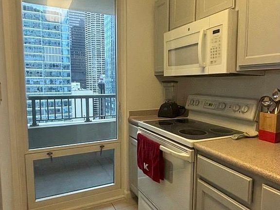 5th image of 345 N La Salle Dr APT 2403