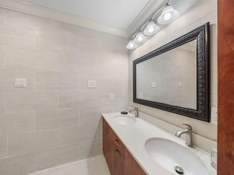 14702 Westway Ln — Photo 21