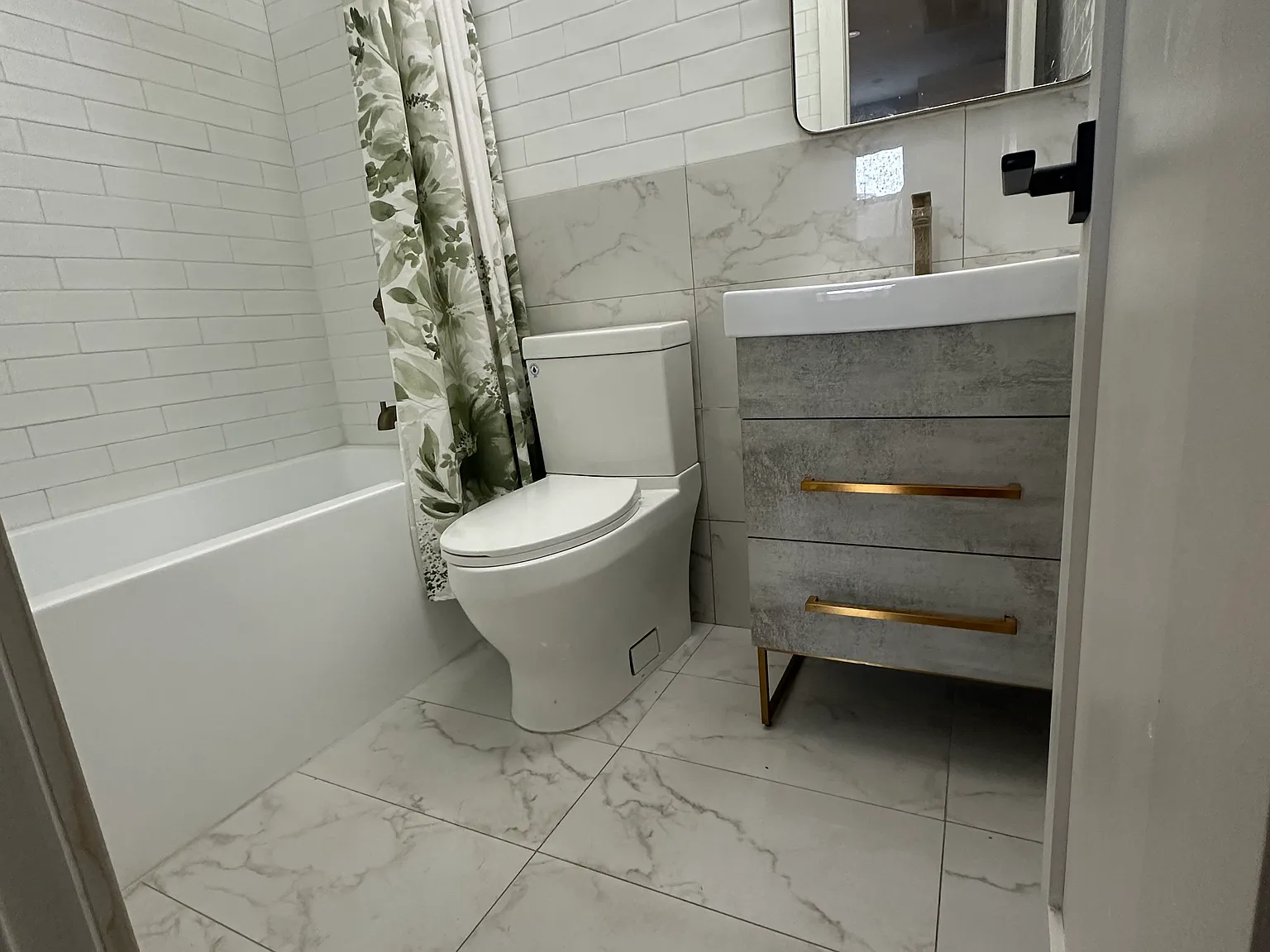 2 bed, 725 sqft, $2,100 — Photo 3