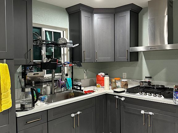 5th image of 3690 43rd St