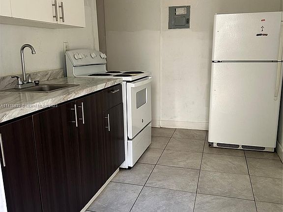 5th image of 16021 NE 18th Pl APT 1