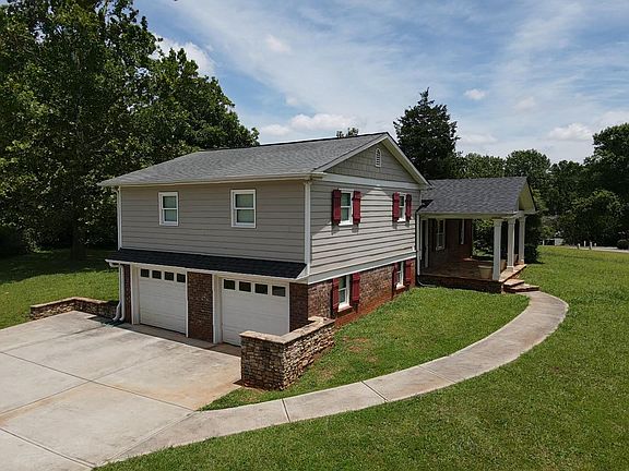 2nd image of 3206 Sage Dr