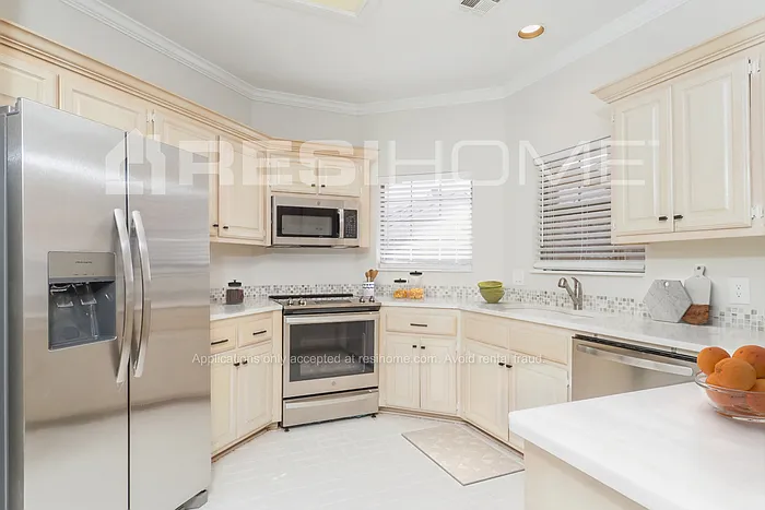 3 bed, 2.0 bath, 1508 sqft, $1,925 — Photo 2