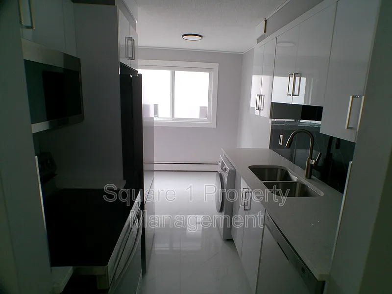 1 bed, 1.0 bath, $1,300 — Photo 1
