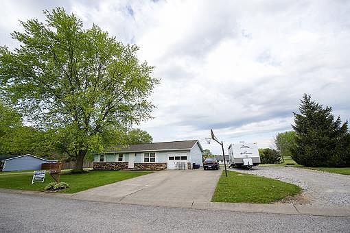 2nd image of 6535 N Maple Ct