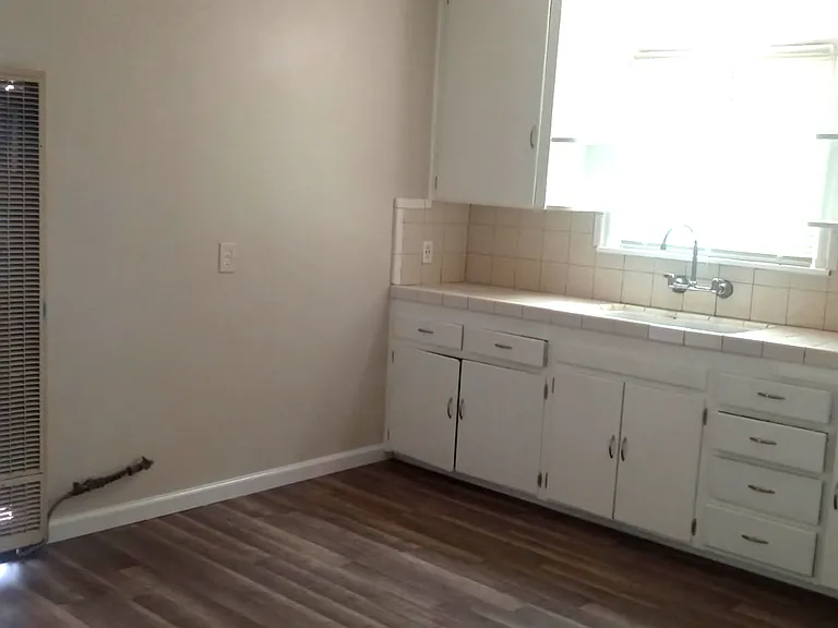 244 Corson Ave — Photo 7