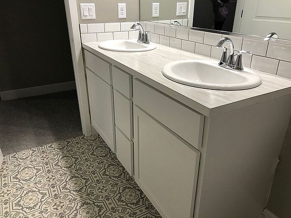 3rd image of 235 Center Blvd