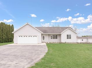 W11330 Rose Eld Rd, Ripon, WI 54971