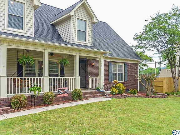 3rd image of 1229 Meadow Park Dr SE